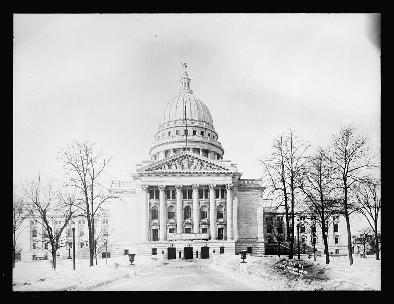 Wisconsin State Capitol photographed between 1910 and 1920